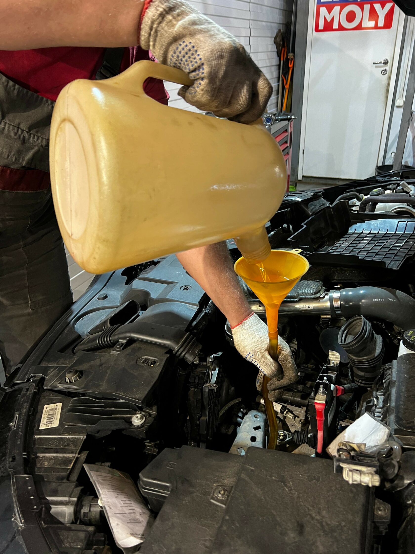 Корректировка уровня масла