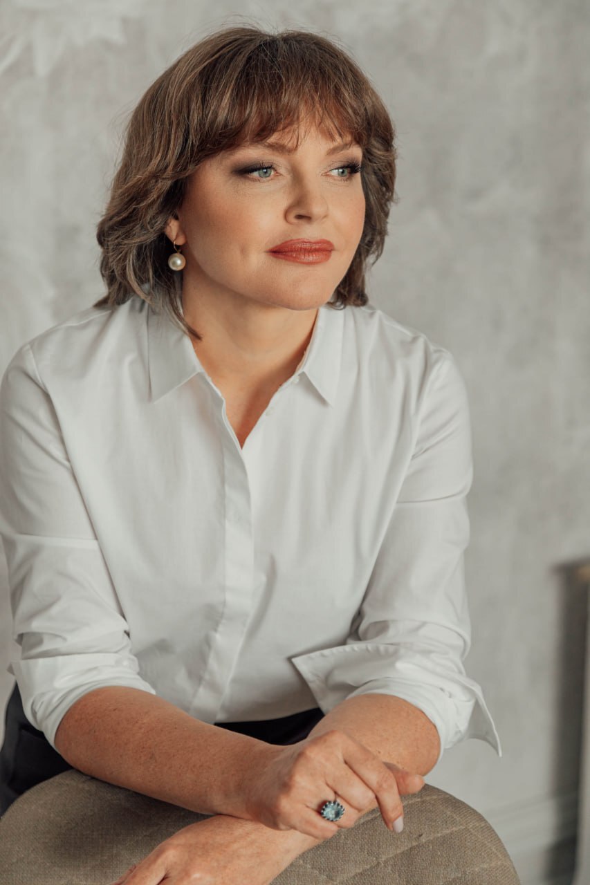 Портрет Елены Щёлоковой, основателя FACE CLINIC