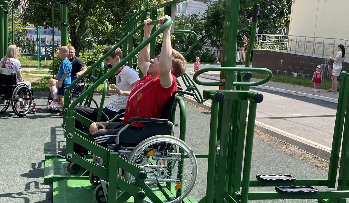 тренажеры в парке для инвалидов