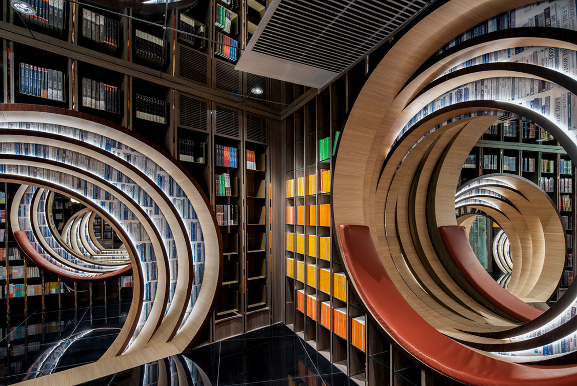 Инопланетный дизайн в библиотеке и книжном магазине в Китае