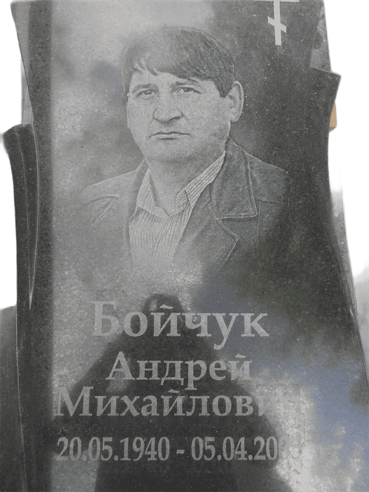 Памятник из Китайского гранита с вырубной формой, размер 1000х500