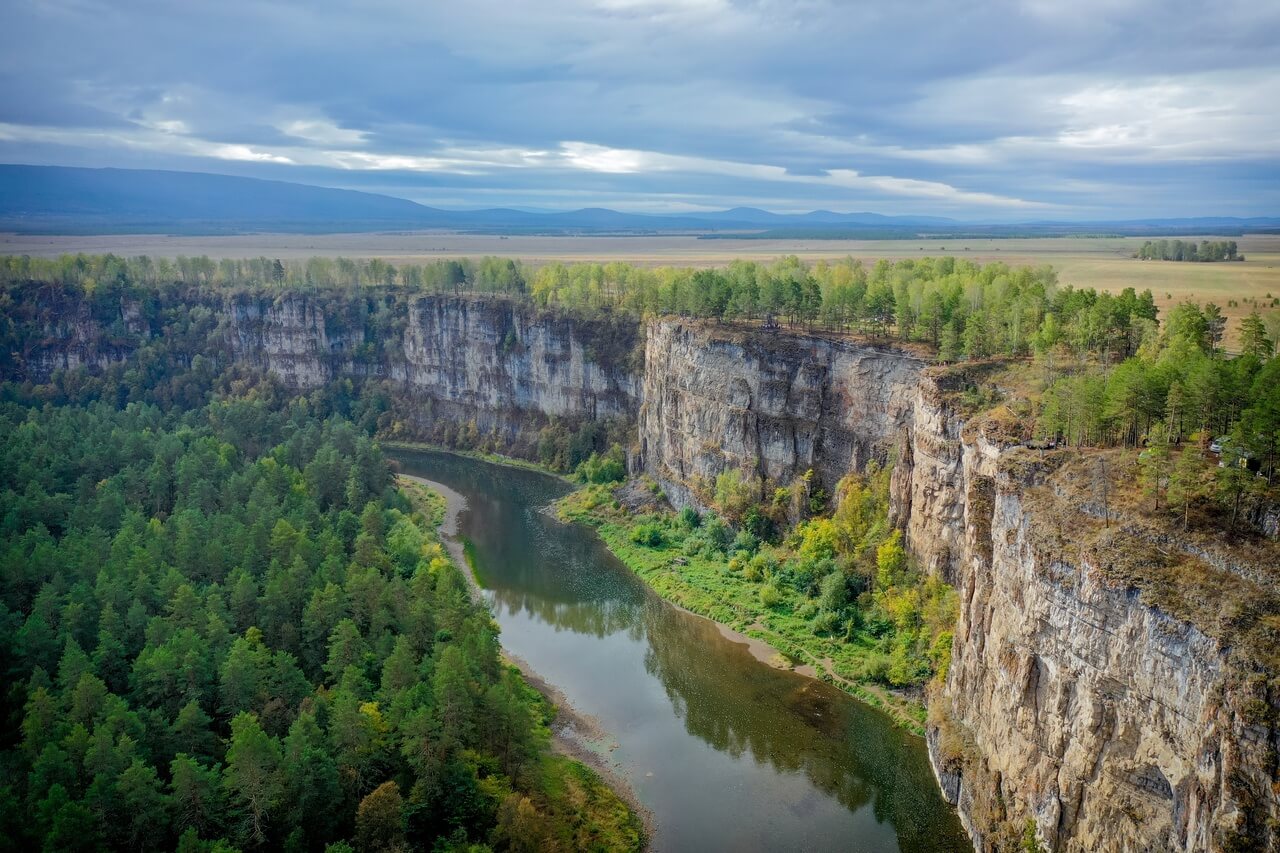 река ай скалы