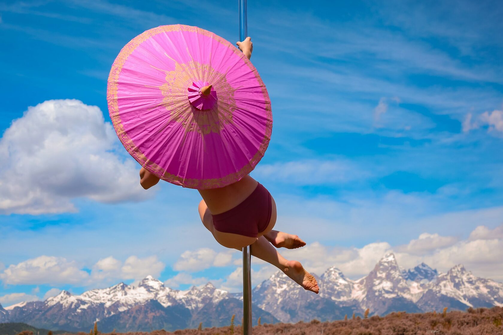 Pole Dance: работа с пилоном и контроль тела