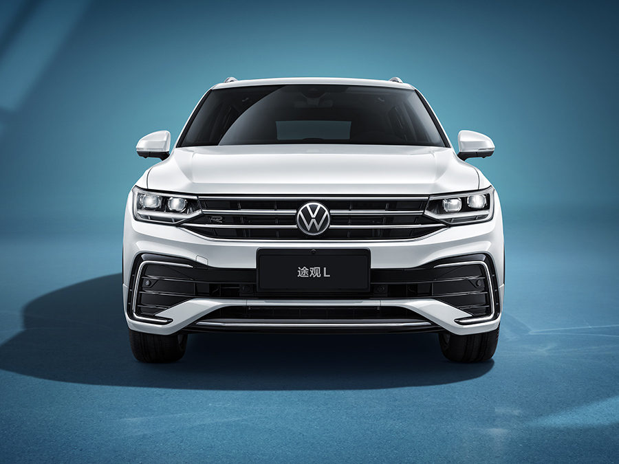 Volkswagen Tiguan L спереди
