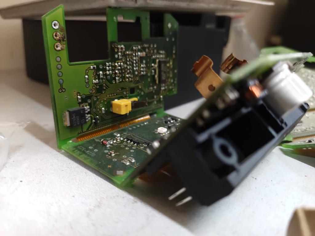 Блок управления панели приборов. SSD помогите опознать элемент. Плата STARLINE 200-00010.D помогите опознать элемент-. Помогите опознать элемент erzd03dk331.