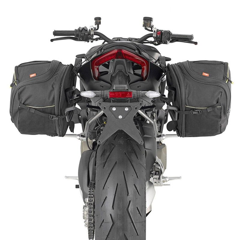 Ducati Streetfighter с пассажиром