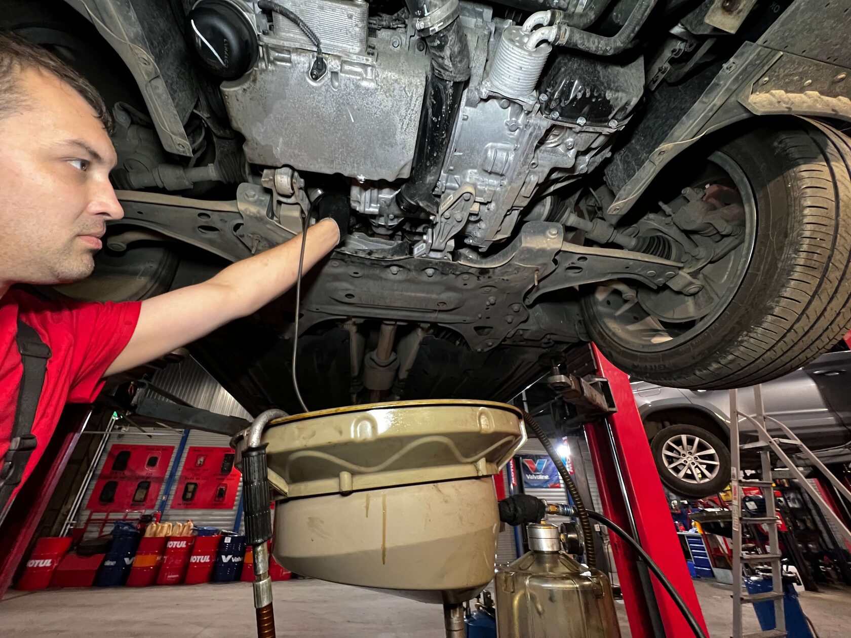 Откачиваем масло с переднего редуктора Geely