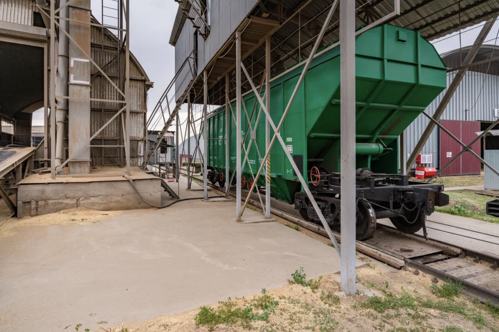 Грузоперевозки зерна в вагонах-хопперах