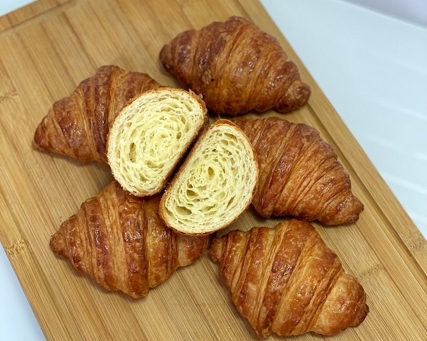 Классические круассаны с сотами в разрезе