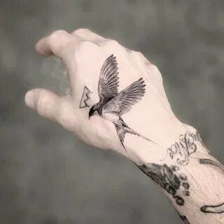 Татуировки птицы на руке (78 фото)