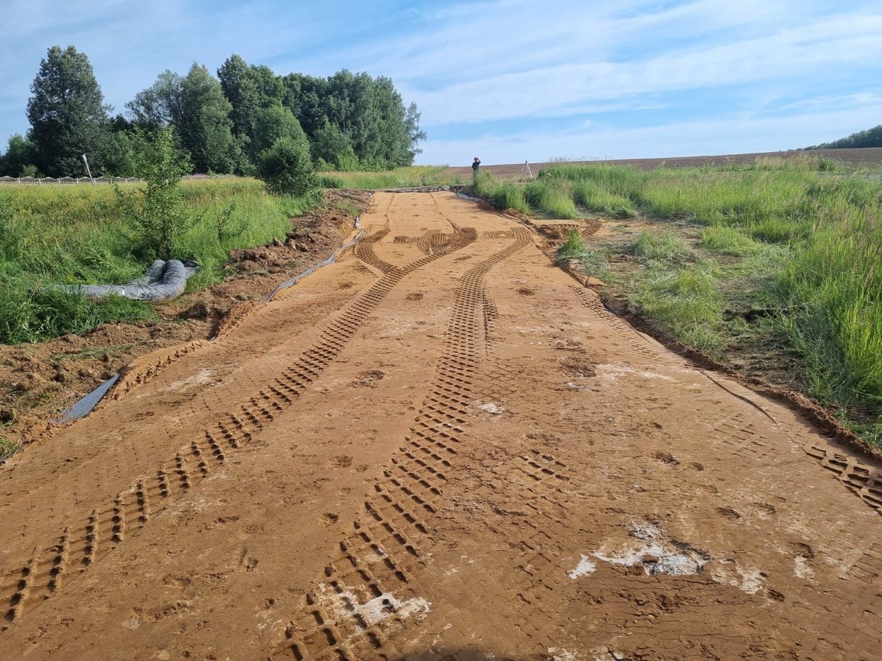 Песчаная подушка для дороги из плит.