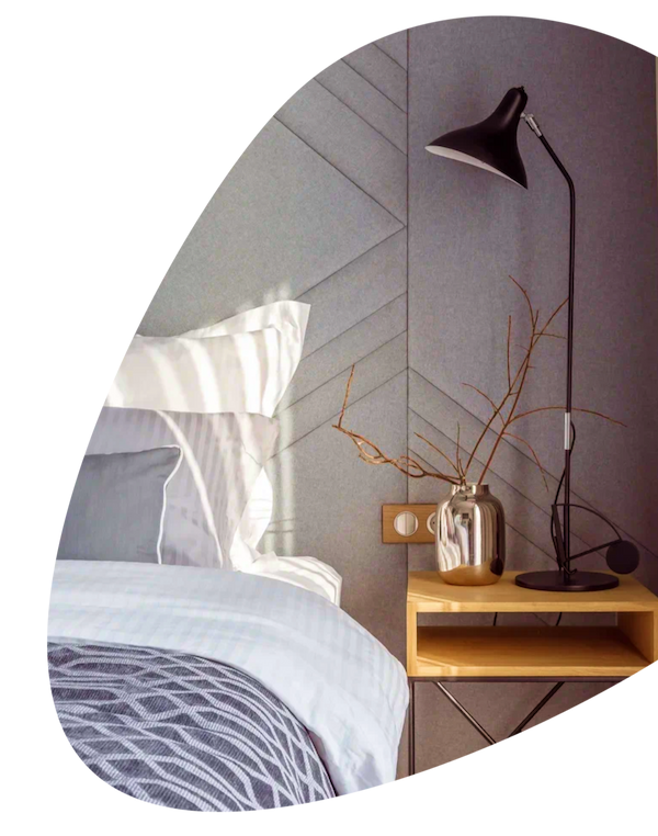 Комплектация спальной комнаты в серых тонах