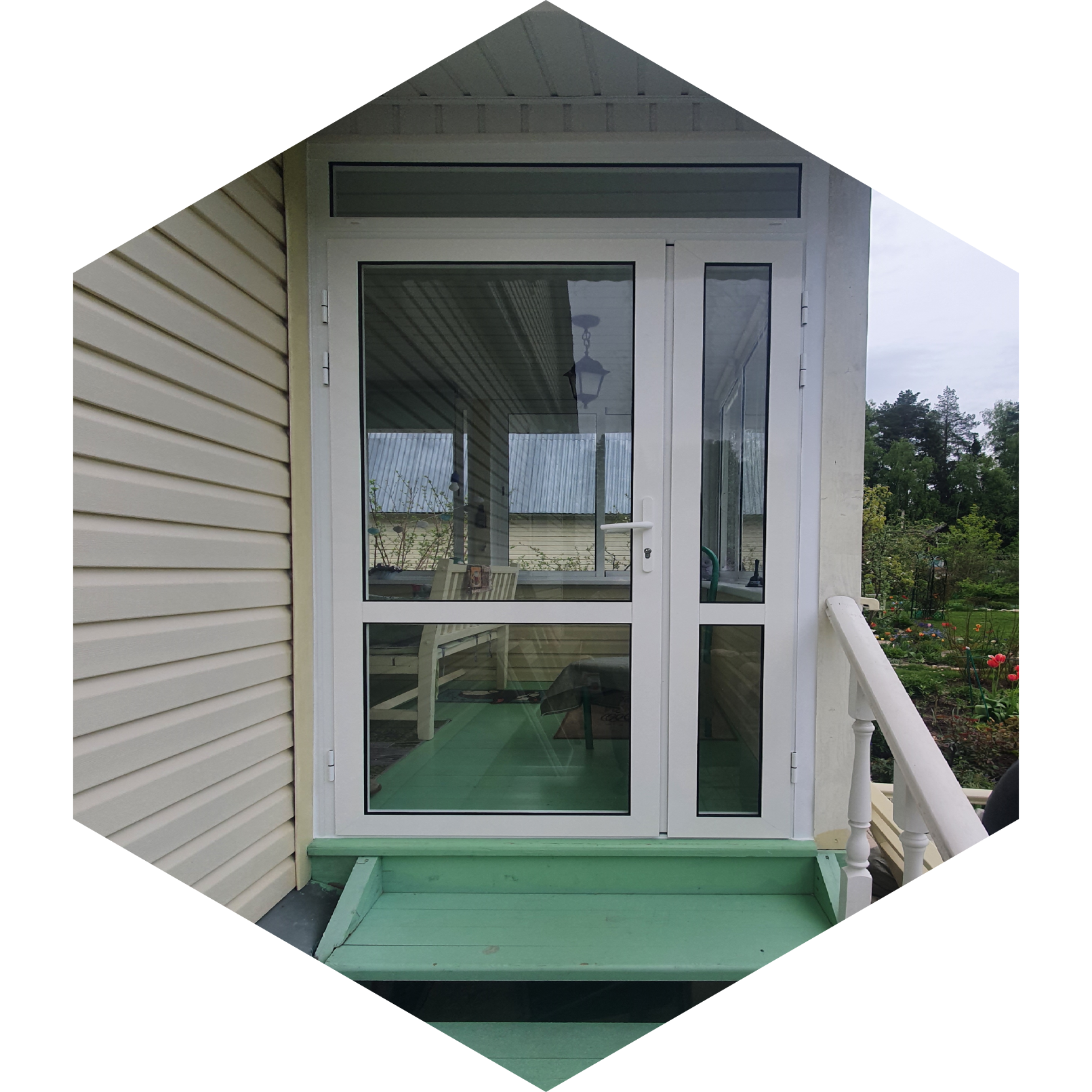 Пример остекления входной группы частного дома