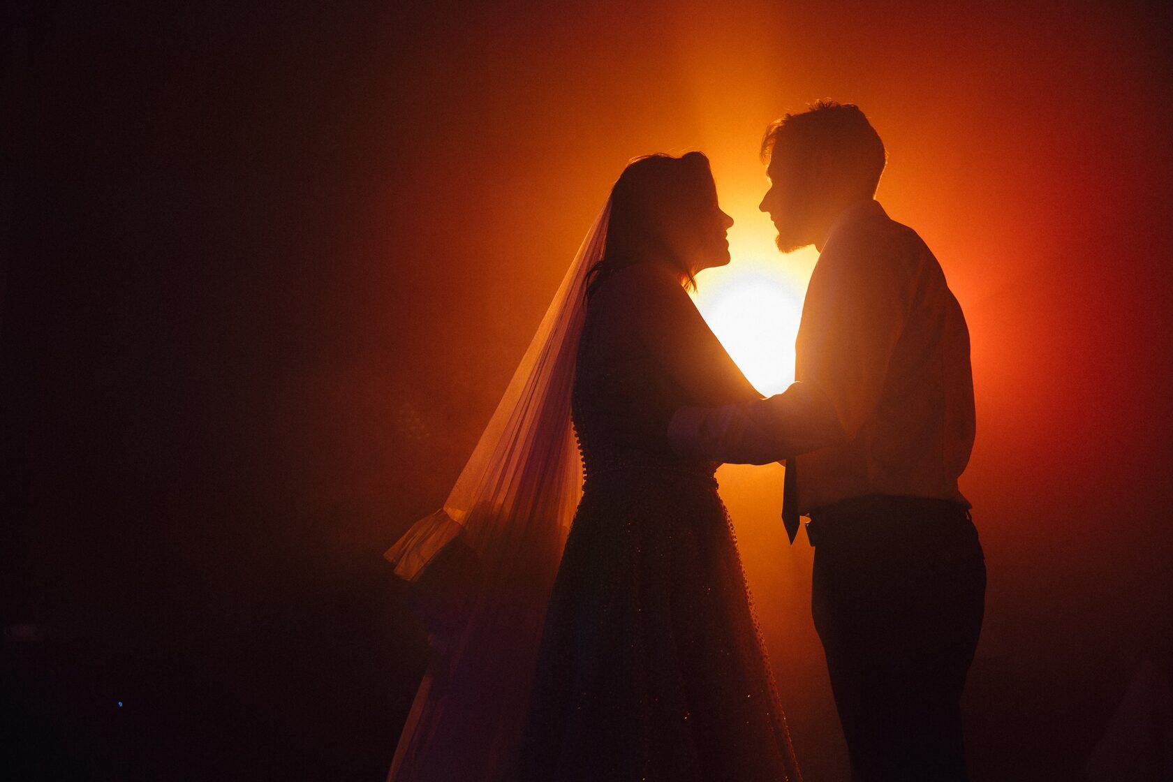 Красивый свет на свадьбу в ресторан Гребешки