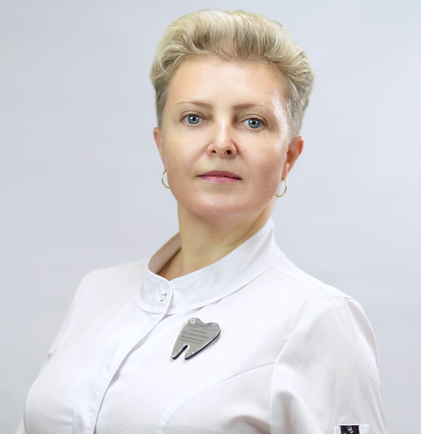 Врачи - стоматологи - хирурги