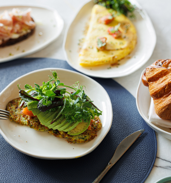 Завтрак из авторского меню в дизайн-отеле «СтандАрт»