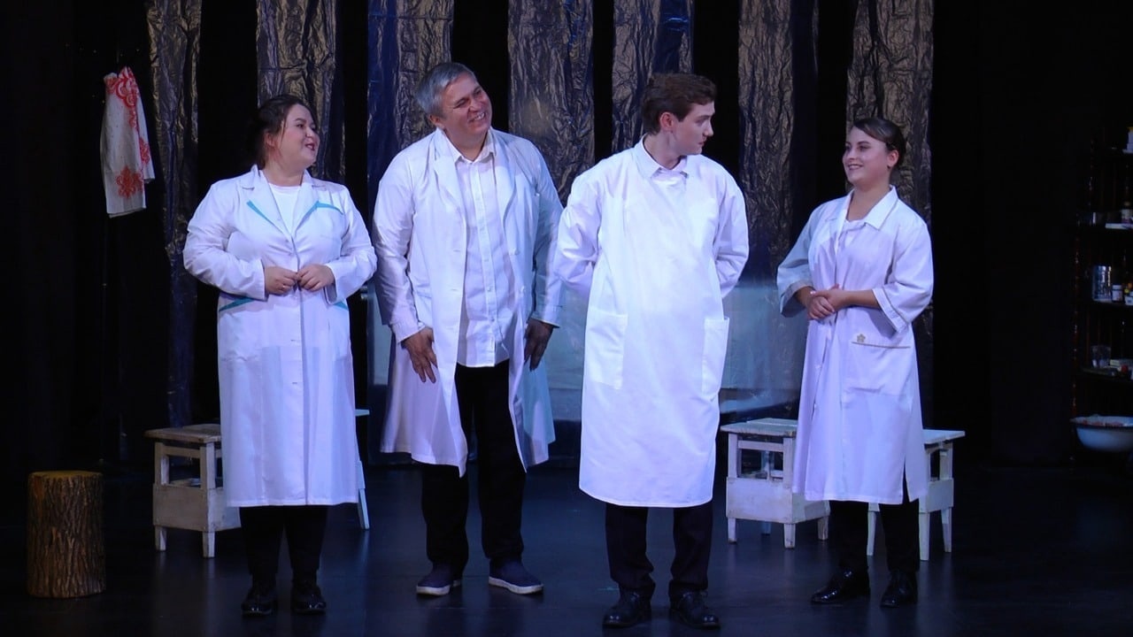 Дэниел рэдклифф записки юного врача. Записки юного врача спектакль моноспектакль. Записки юного врача спектакль моноспектакль. Записки юного врача санкт-петербург театр. Спектакль для незрячих.