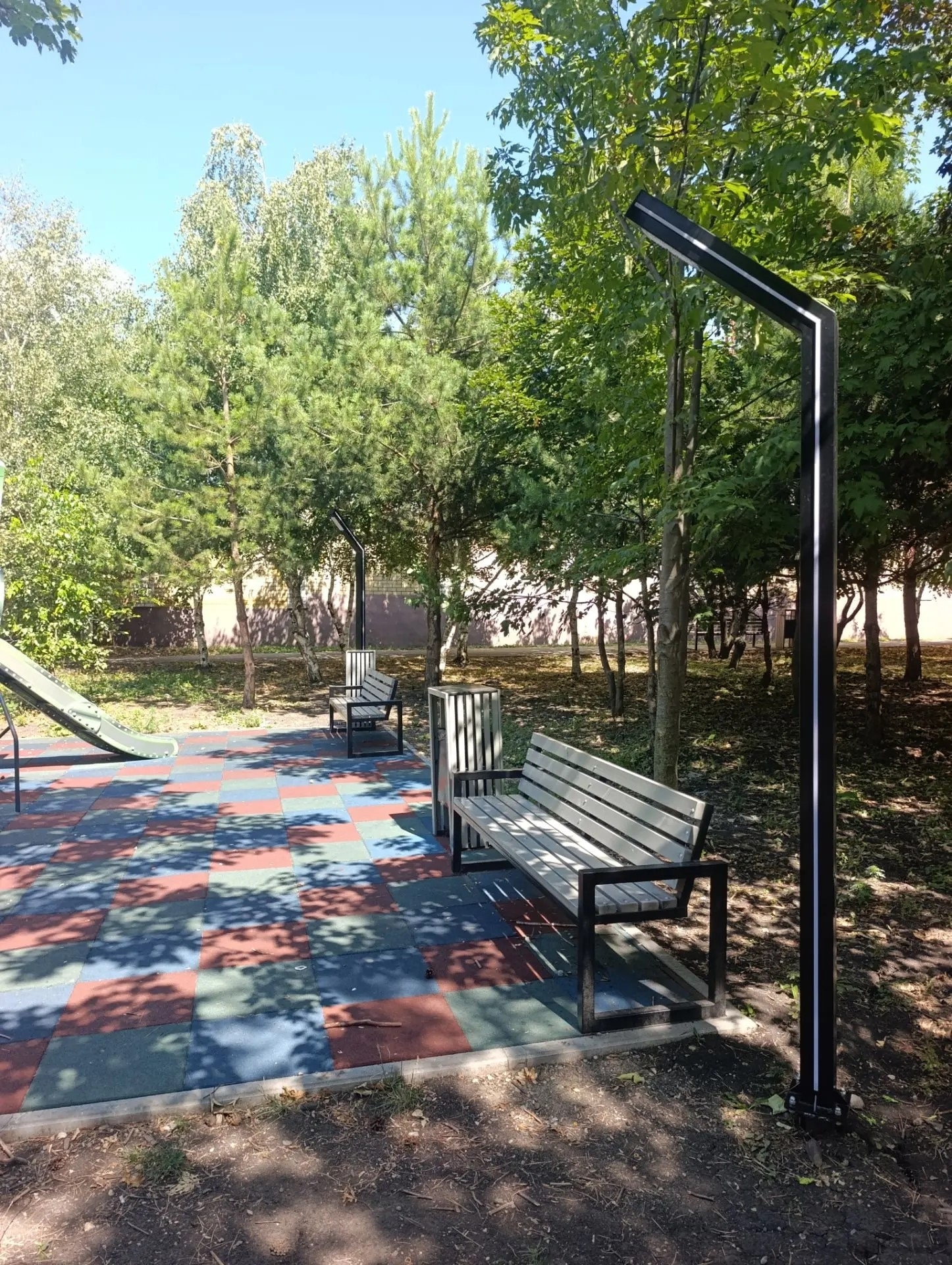 Уличный фонарь Бином Нео в парке посёлка Кавказский