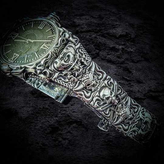 массивные часы из серебра, дорогие мужские часы, серебряные часы для мужчин.