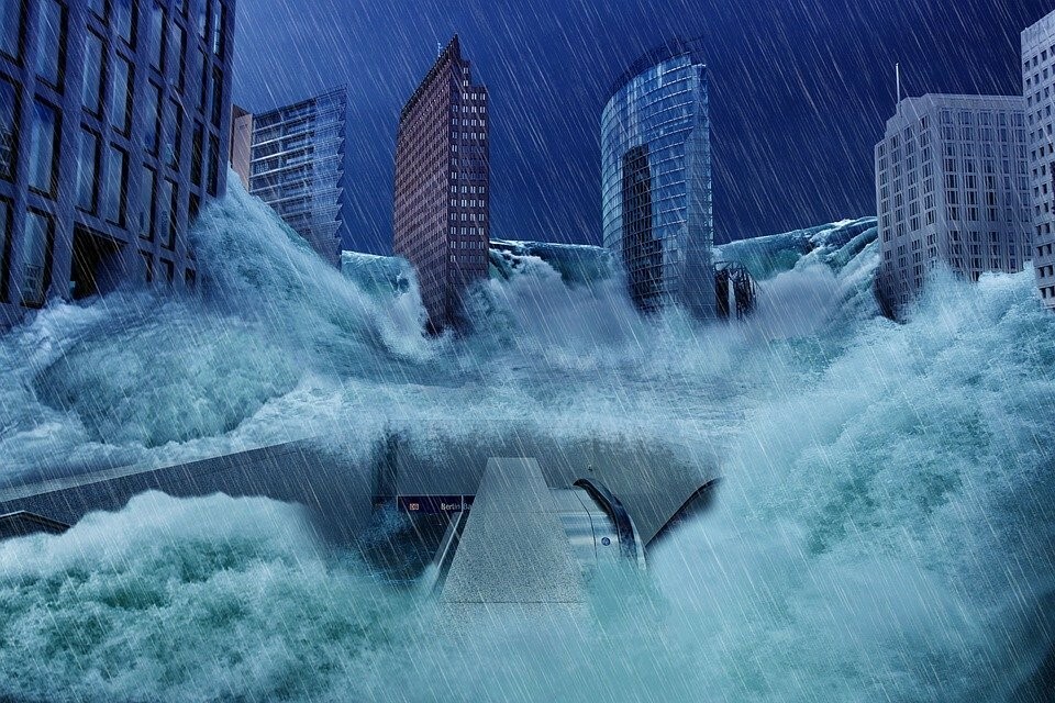 На фото – наводнение в городе