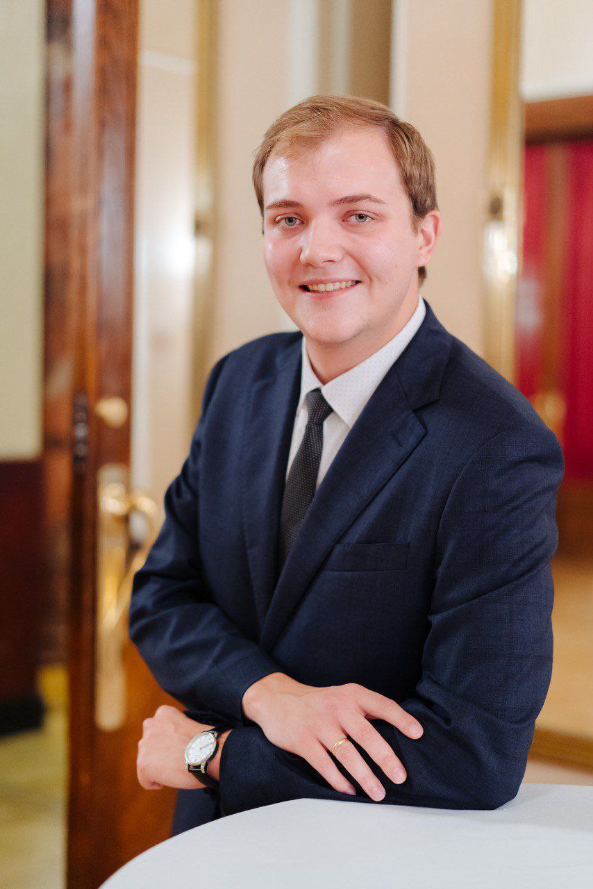 Константин Ефремов