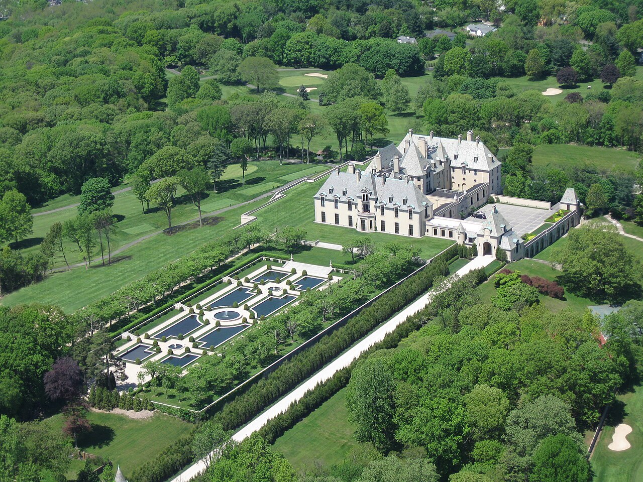 Taylor Swift's "Blank Space" iconic Oheka Castle files for bankruptcy(01)