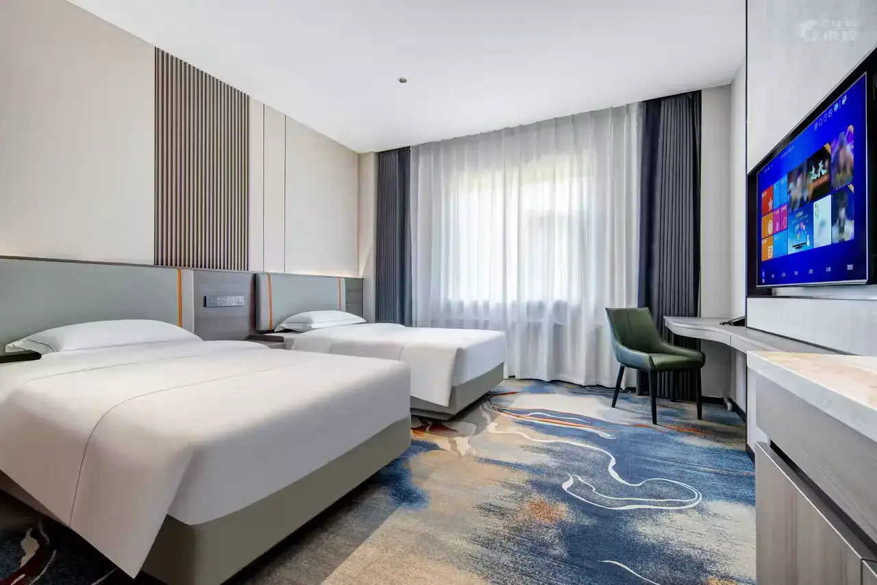 Интерьер входной зоны M-Hotel