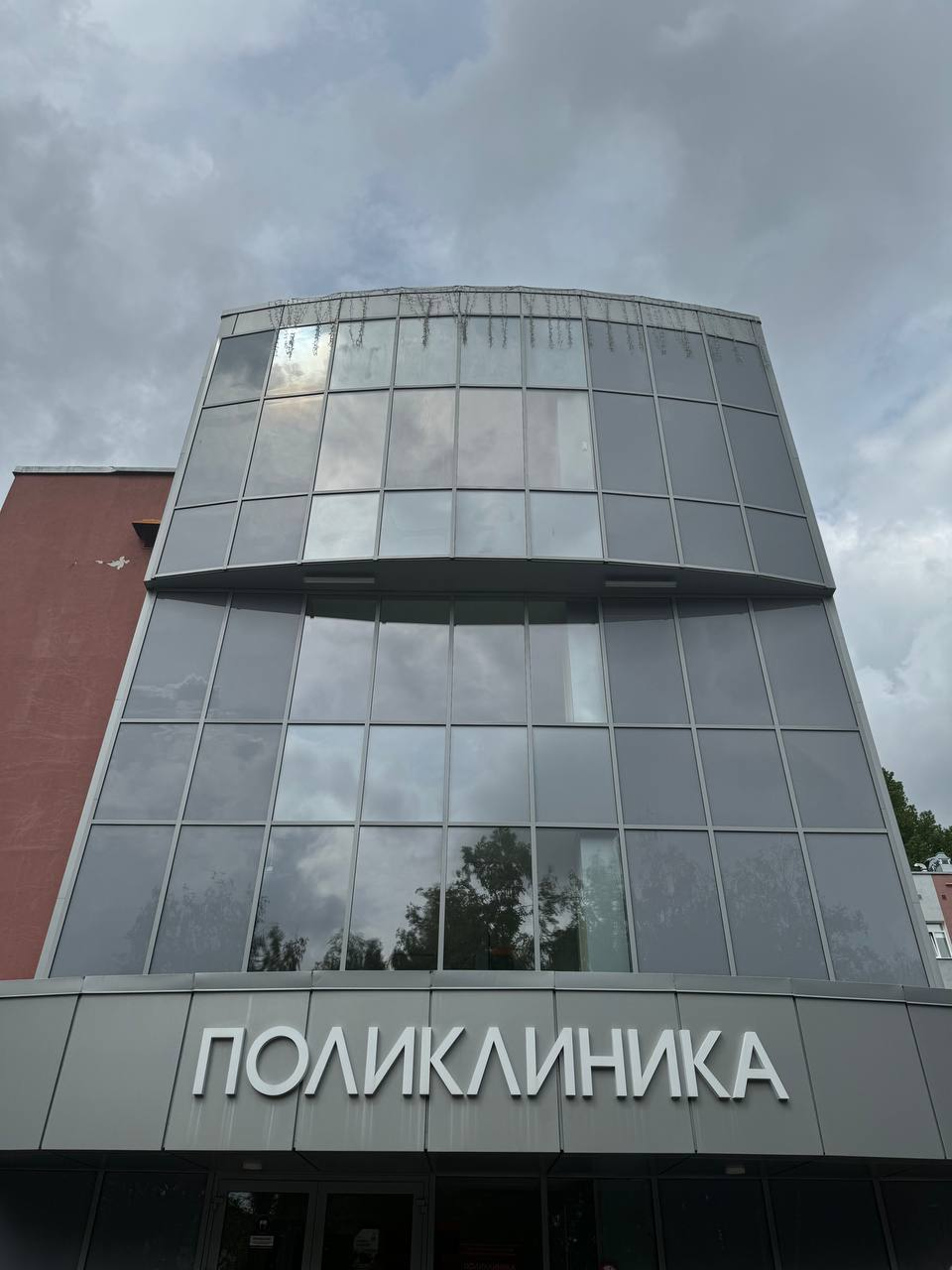 Фасадное алюминиевое остекление поликлиники в Пензе - Алюмстек