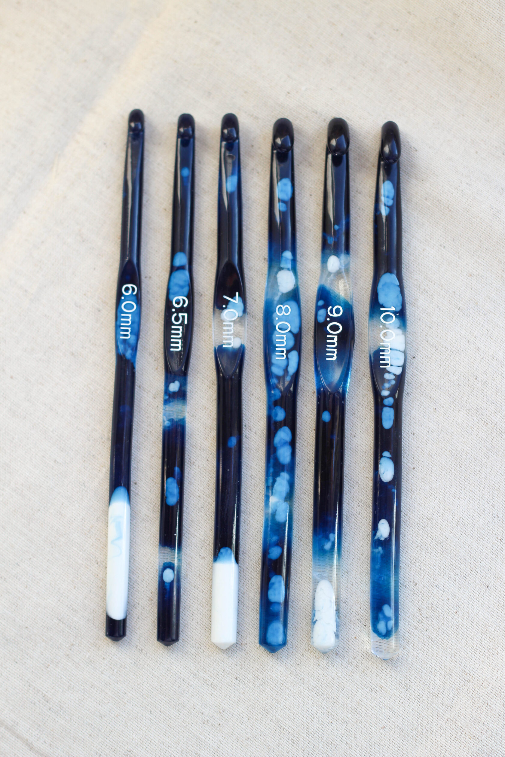 Крючки для вязания из эпоксидной смолы синие