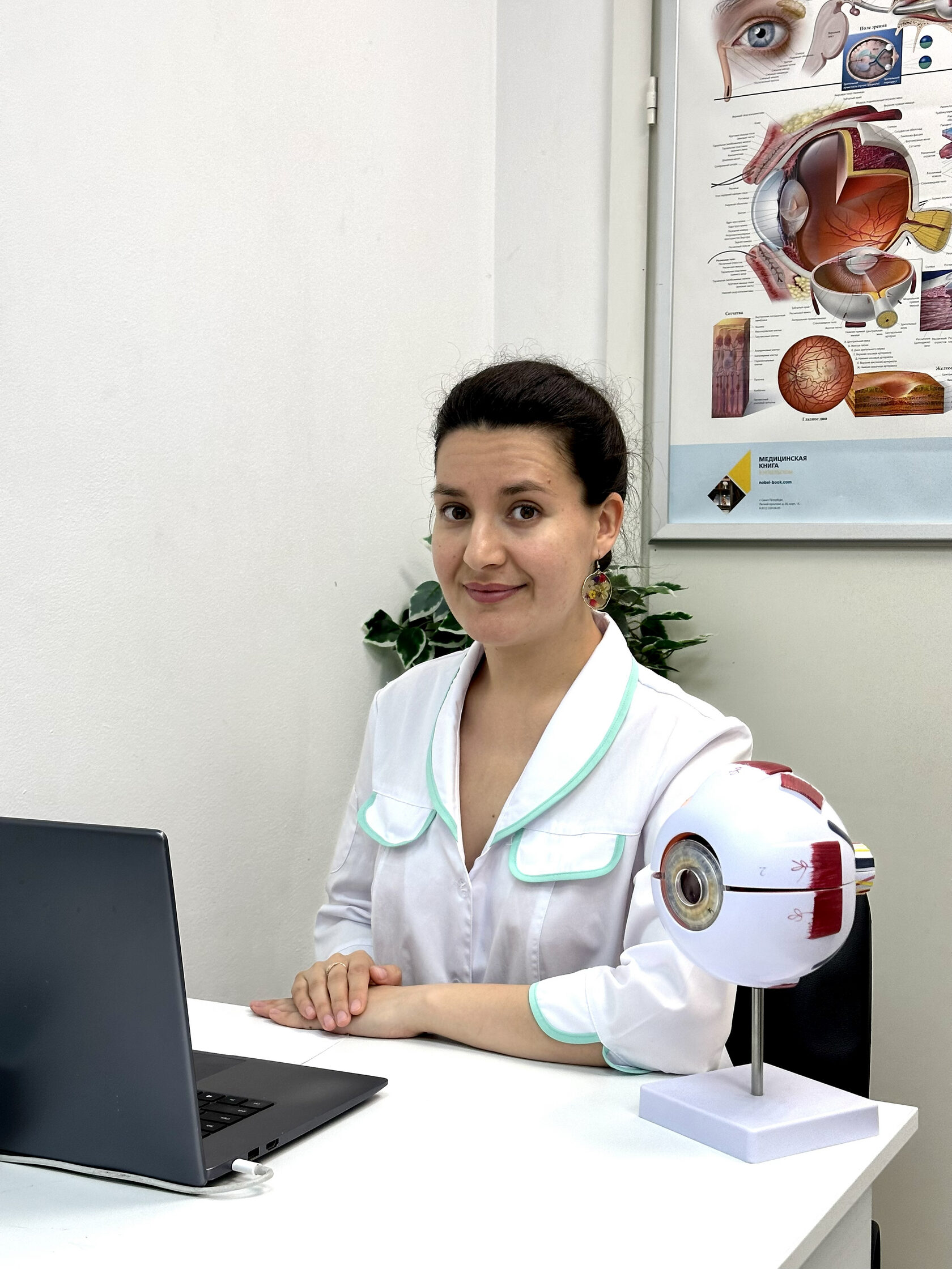 Забирова Азалия Шамилевна — специалист Уфоптики