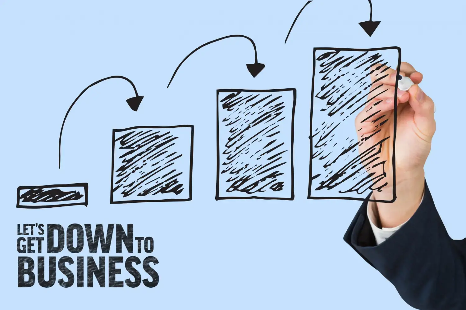 Работник, показывающий эволюцию компании