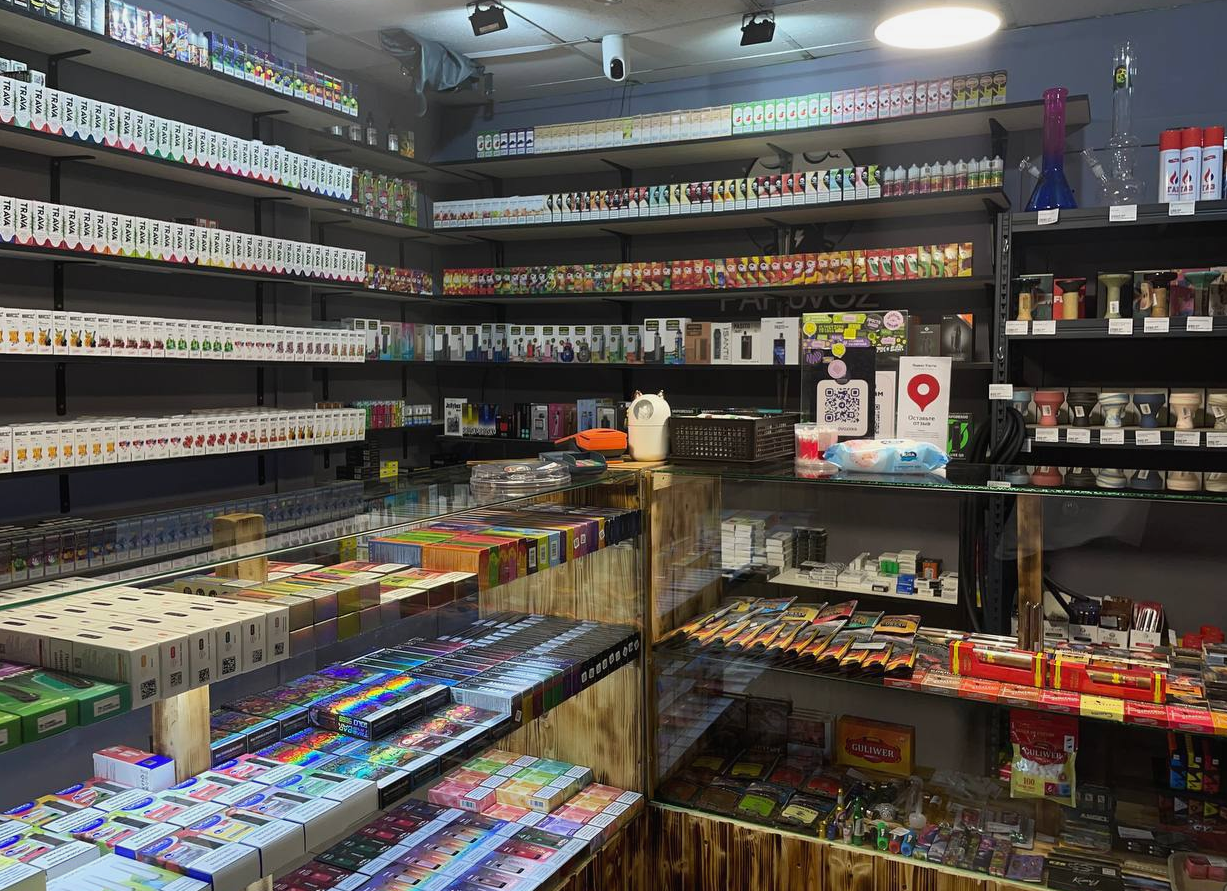 Магазин SMOKESTAR на луначарского 181 г. Екатеринбург витрина