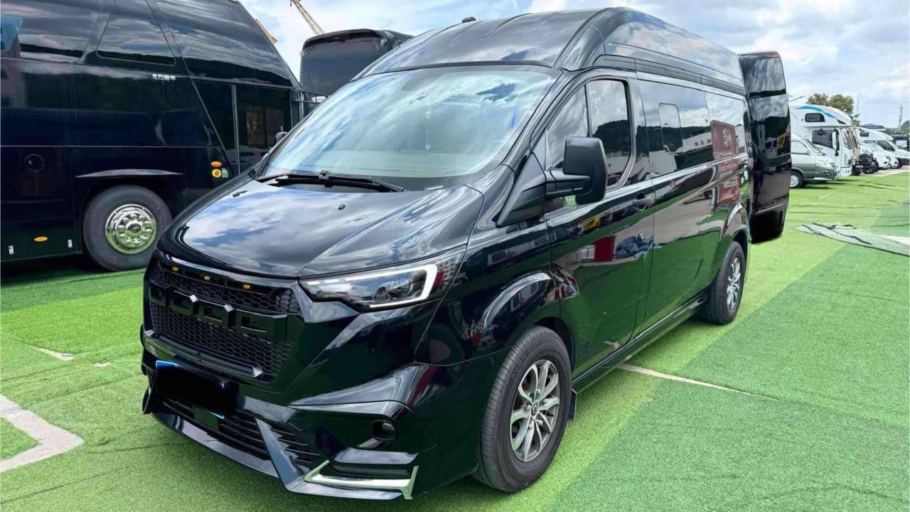 Минивэн-автодом Ford Transit 2025 с жилым салоном