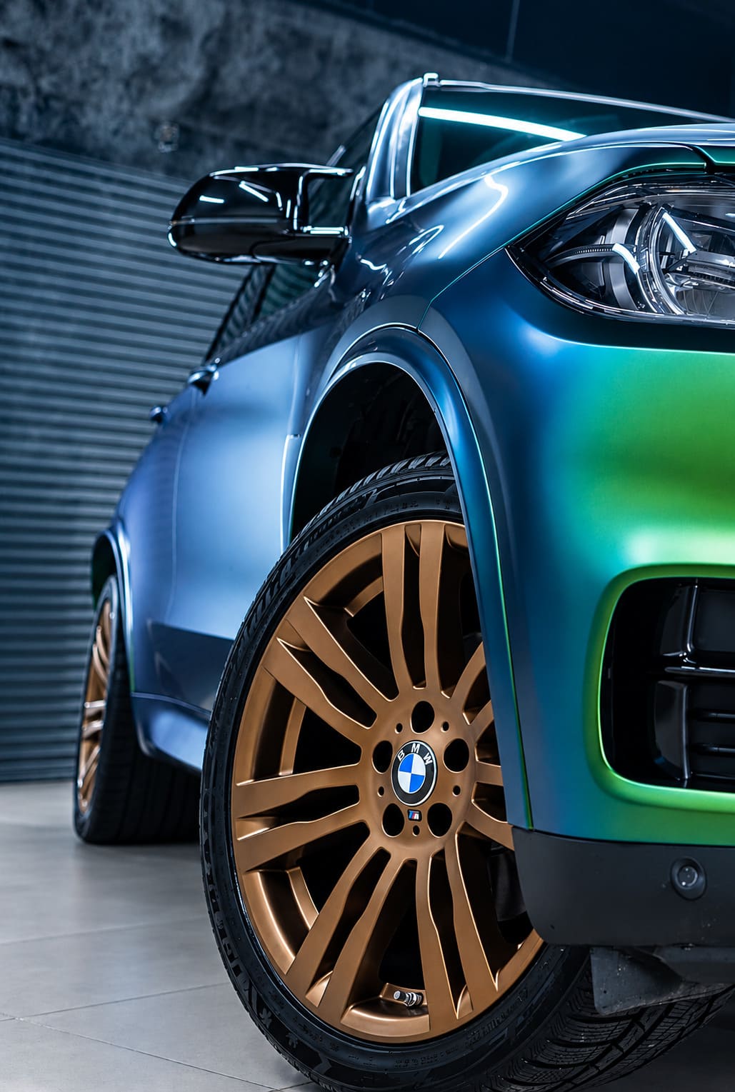 Стайлинг и антихром элементов экстерьера кроссовера BMW