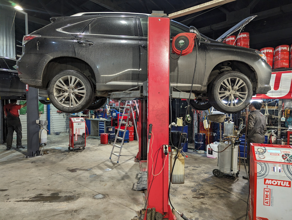 Слив отработанного трансмиссионного масла Lexus
