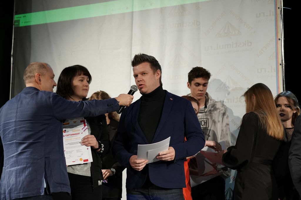 креативный коллектив. положительный плакат. веселье радость. позитив конкурсы. позитивный контент на выборах.