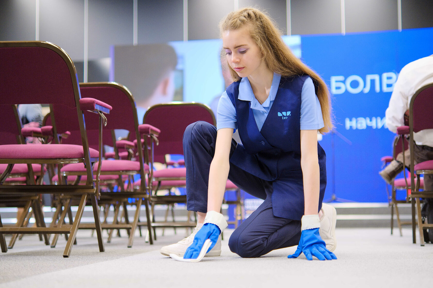 Химчистка ковролина и мебели от 37 руб/кв. м. в Москве и Санкт-Петербурге