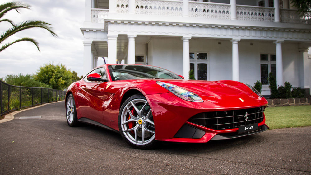 Ferrari f12 Berlinetta vs Lamborghini