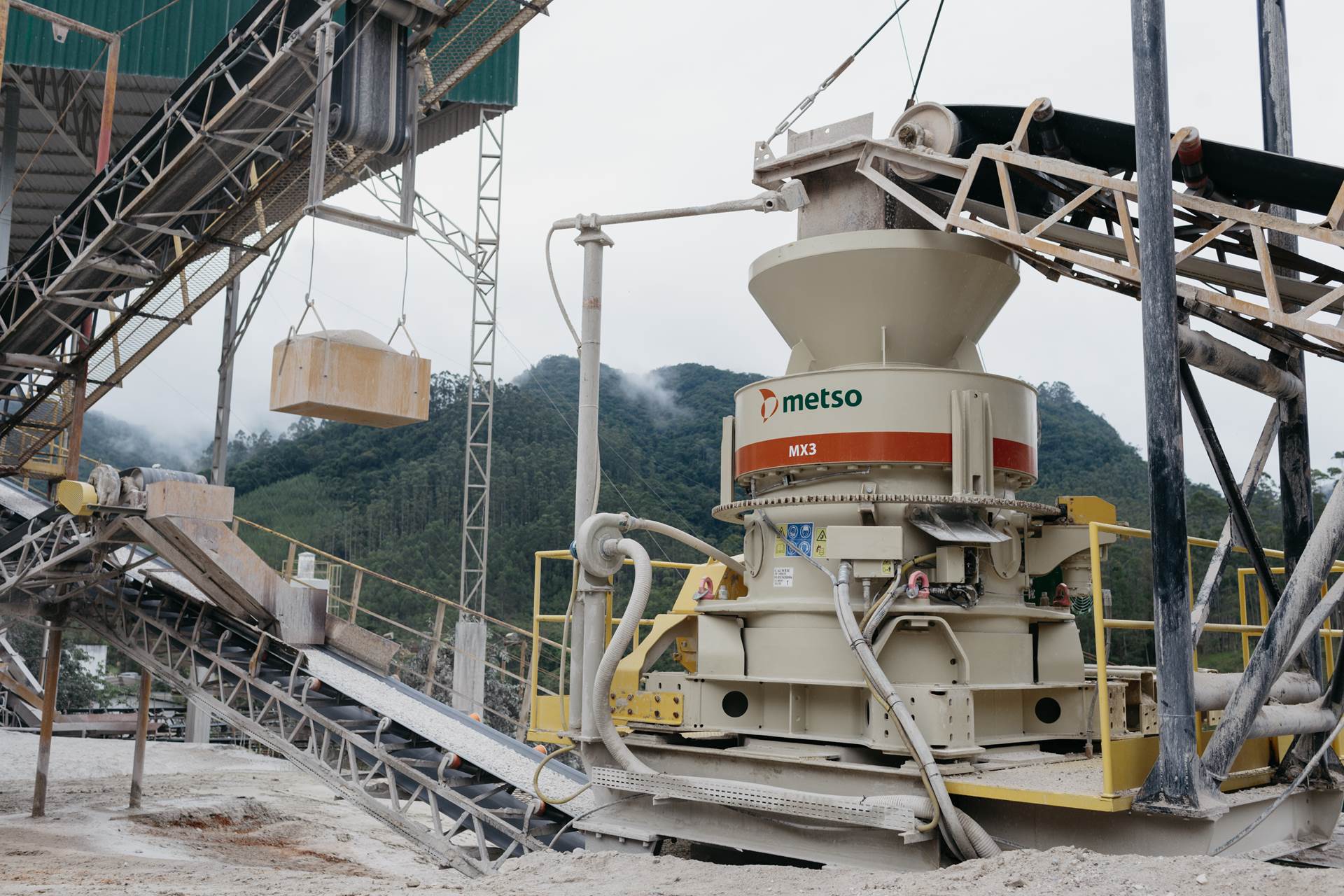 Mineralz. Метсо Минералз дробилка. Cone crushers Metso Outotec мр2500. Lt 125 Metso. Прицеп-дробилка Metso Outotec.