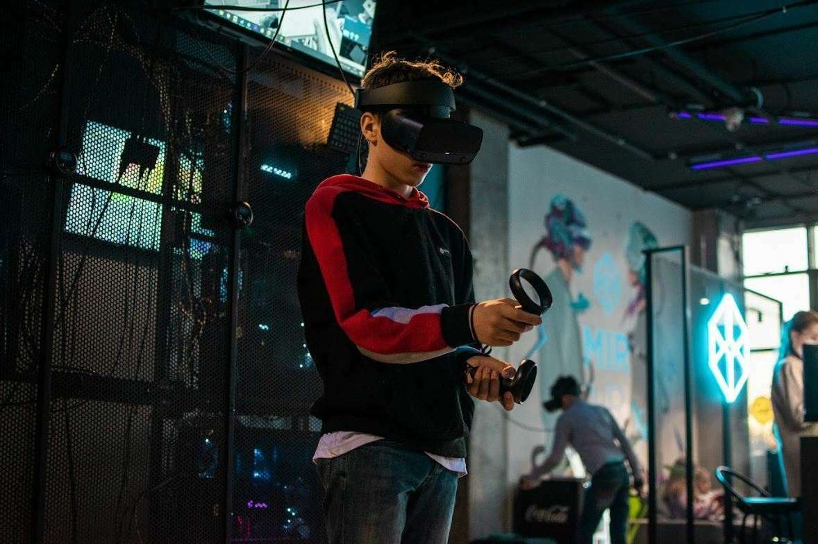 Аренда клуба виртуальной реальности в СПб | MIR VR