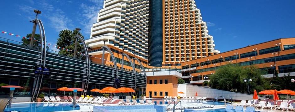 Оздоровительный комплекс Дагомыс с мебелью Malacca на летней террасе