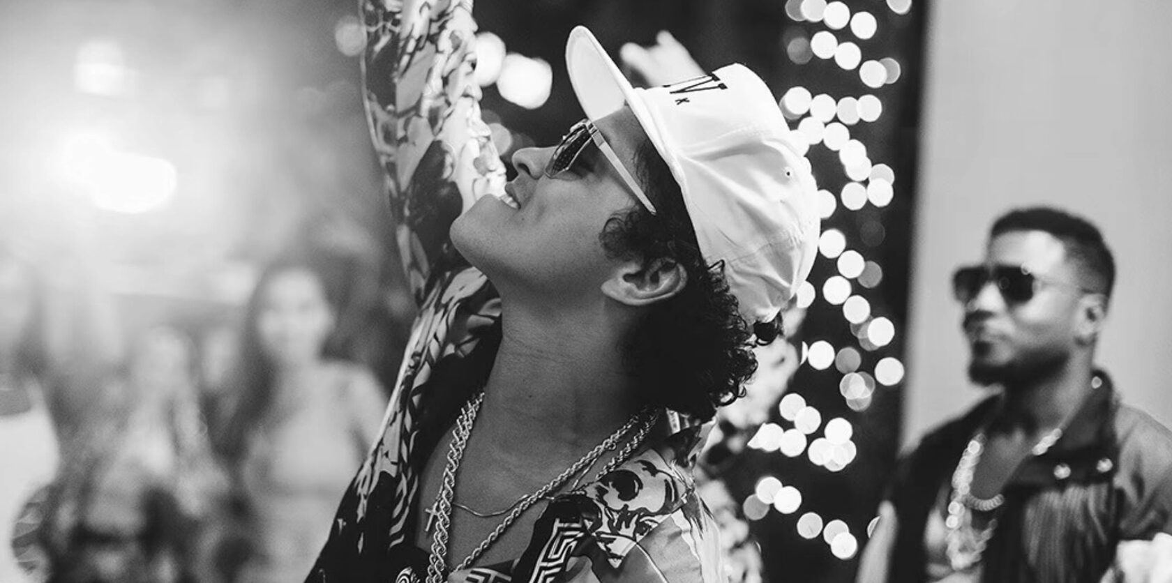 Bruno Mars The Romantic Tour 2026: стадионные концерты в Париже, Берлине, Амстердаме, Мадриде и Милане. Даты, площадки, стиль шоу и регалии артиста.