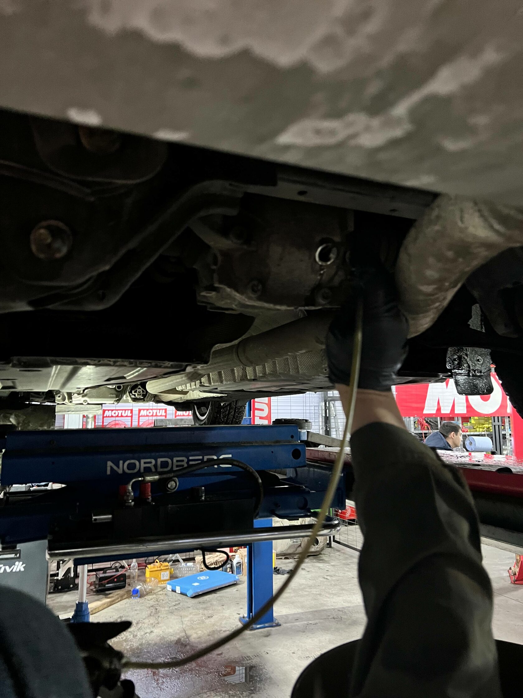 Замена масла в заднем редукторе BMW X3