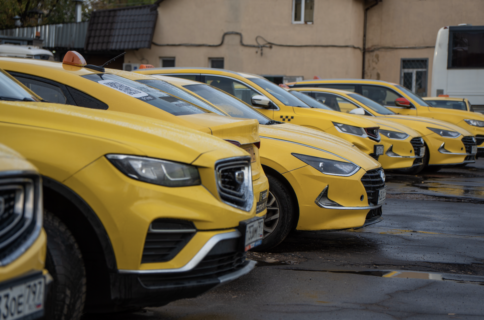 Автомобили FIRST в автопарке