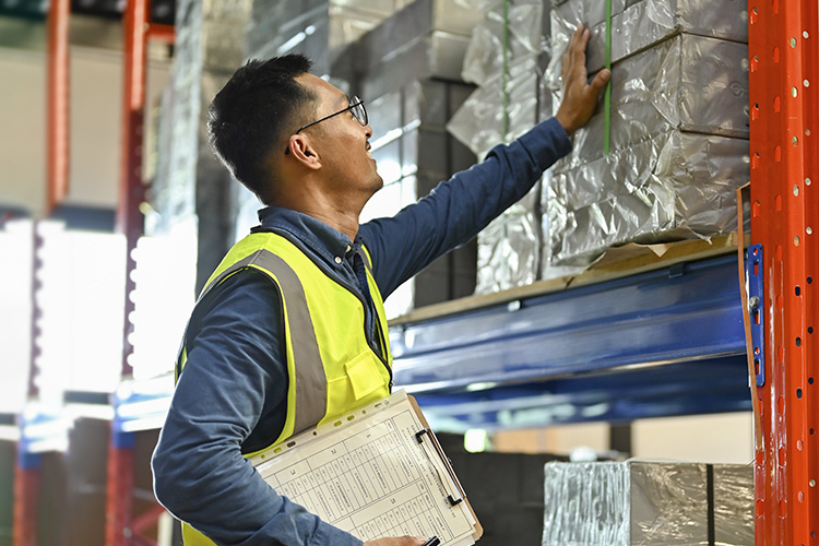 Организуйте оплату и проверку товара