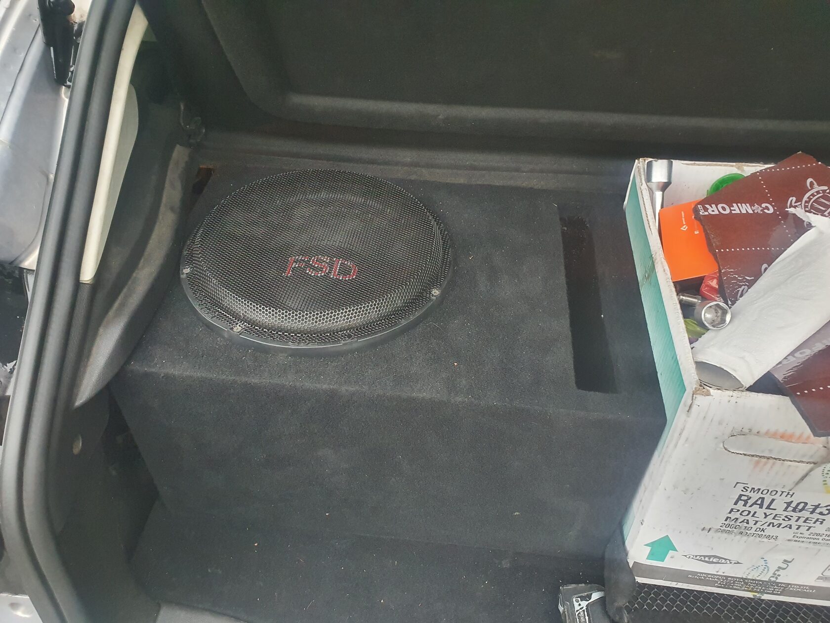 установка сабвуфера ford focus 3