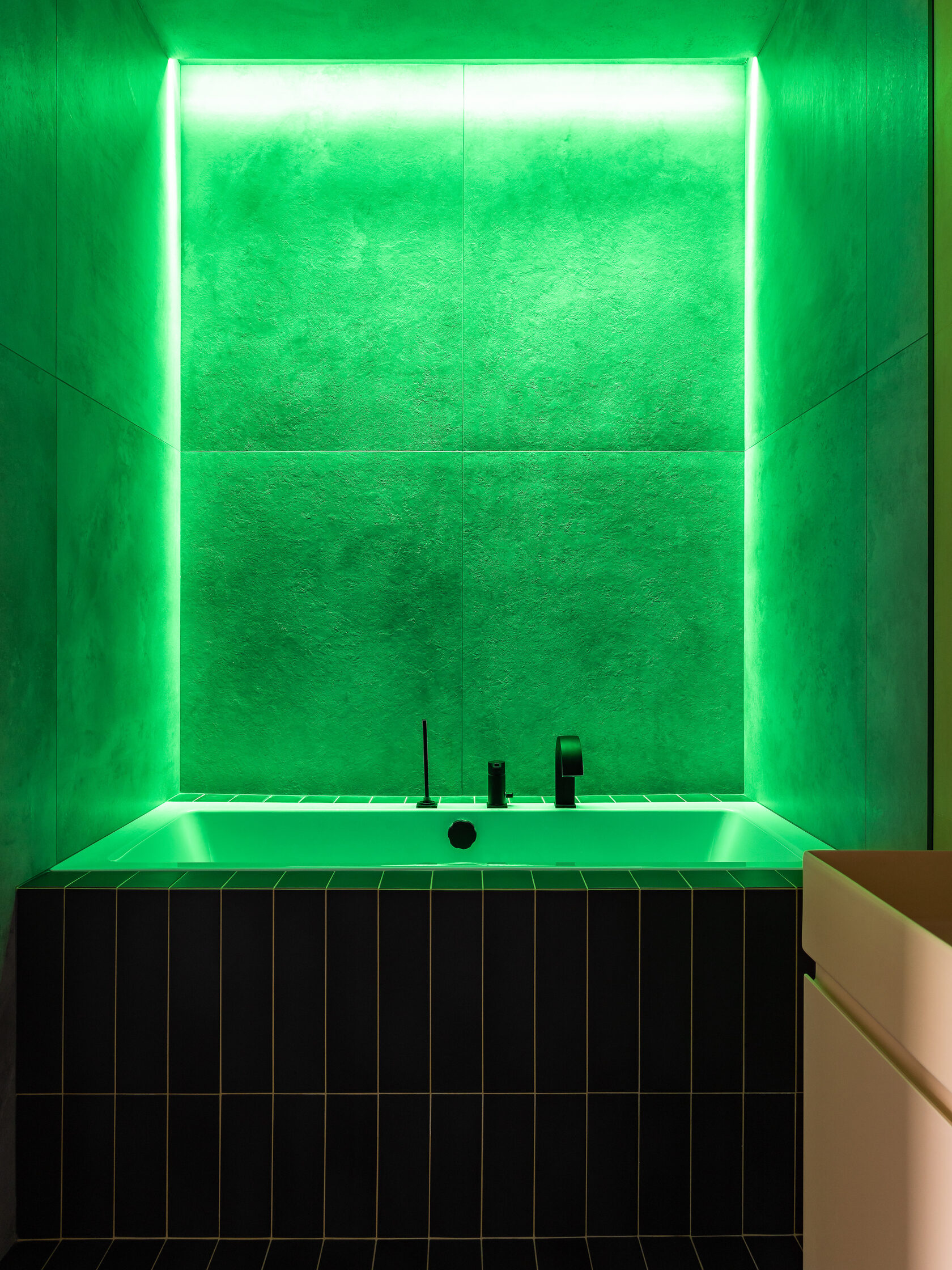 RGB освещение в умном доме в Москве по выгодным ценам | TELETASK