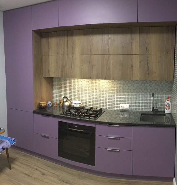 прямая кухня с антресолью