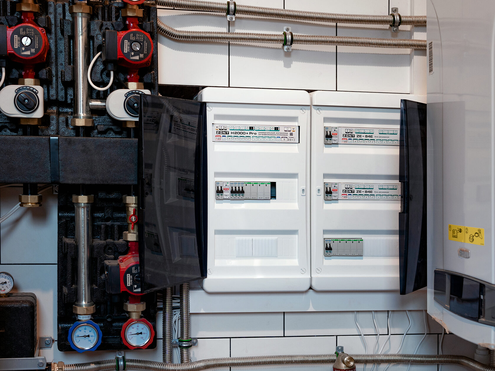 Система Zont H2000 pro с блоками расширения ZE84 установленная в Московской области