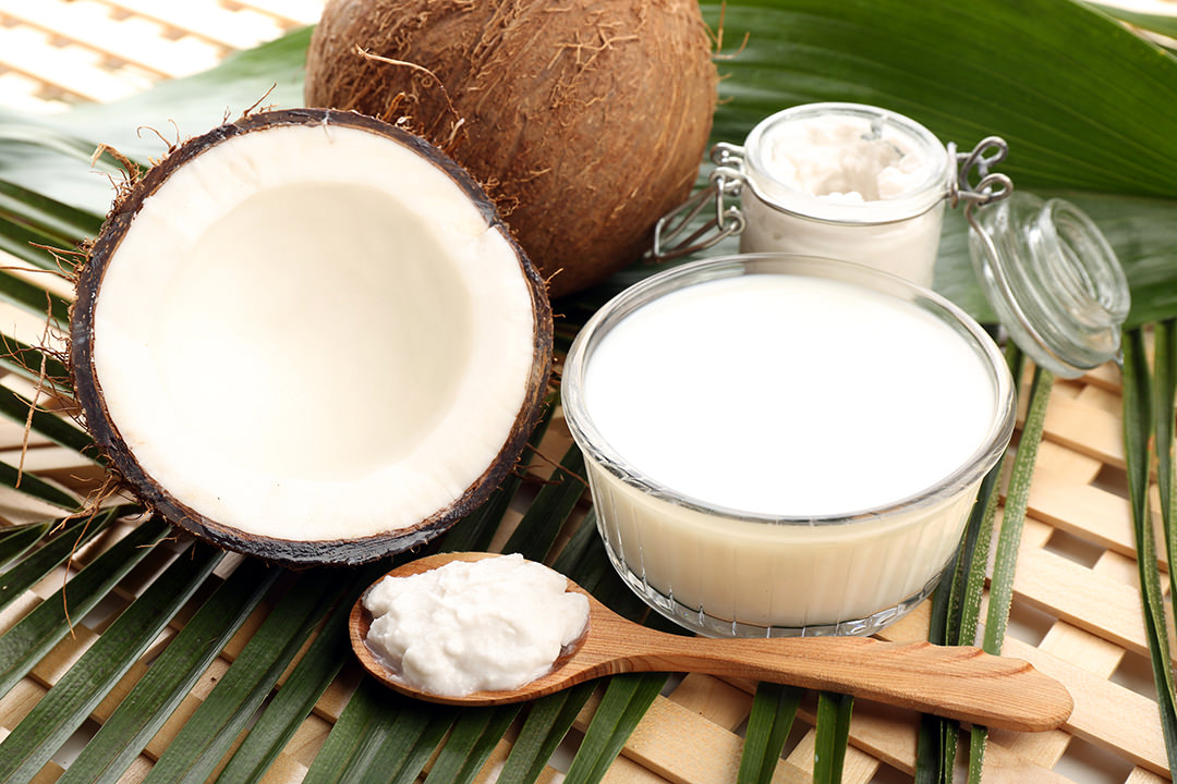 Coconut milk. Кокосовое масло и молоко. Кокосовое молоко косметика. Кокосовое молоко для еды. Кокосовое молоко жирное.